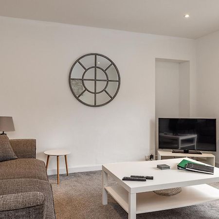 Town Centre Apartment Хоик Экстерьер фото