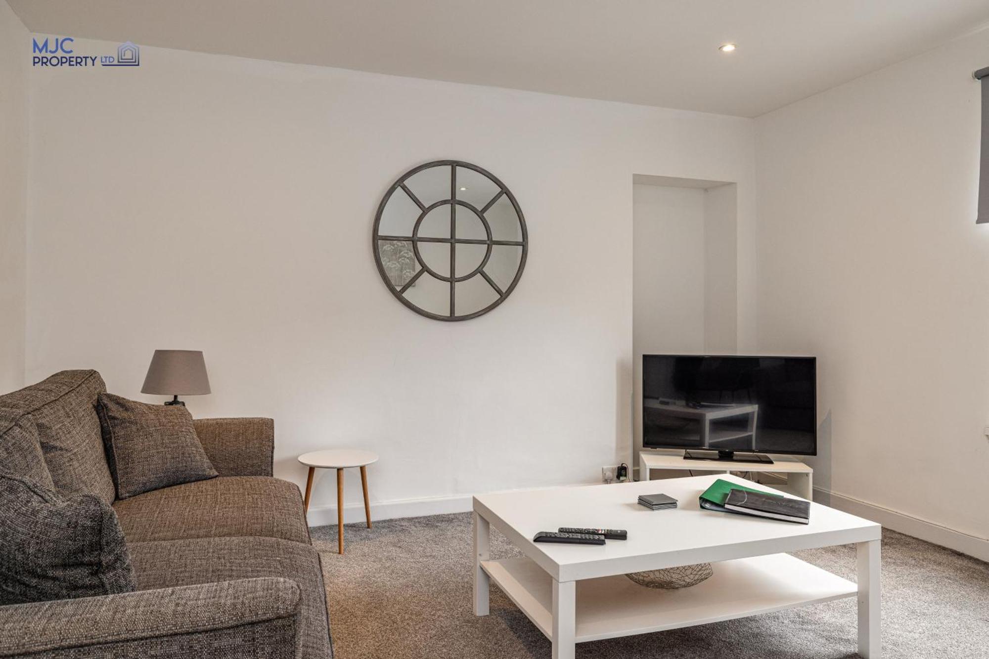 Town Centre Apartment Хоик Экстерьер фото
