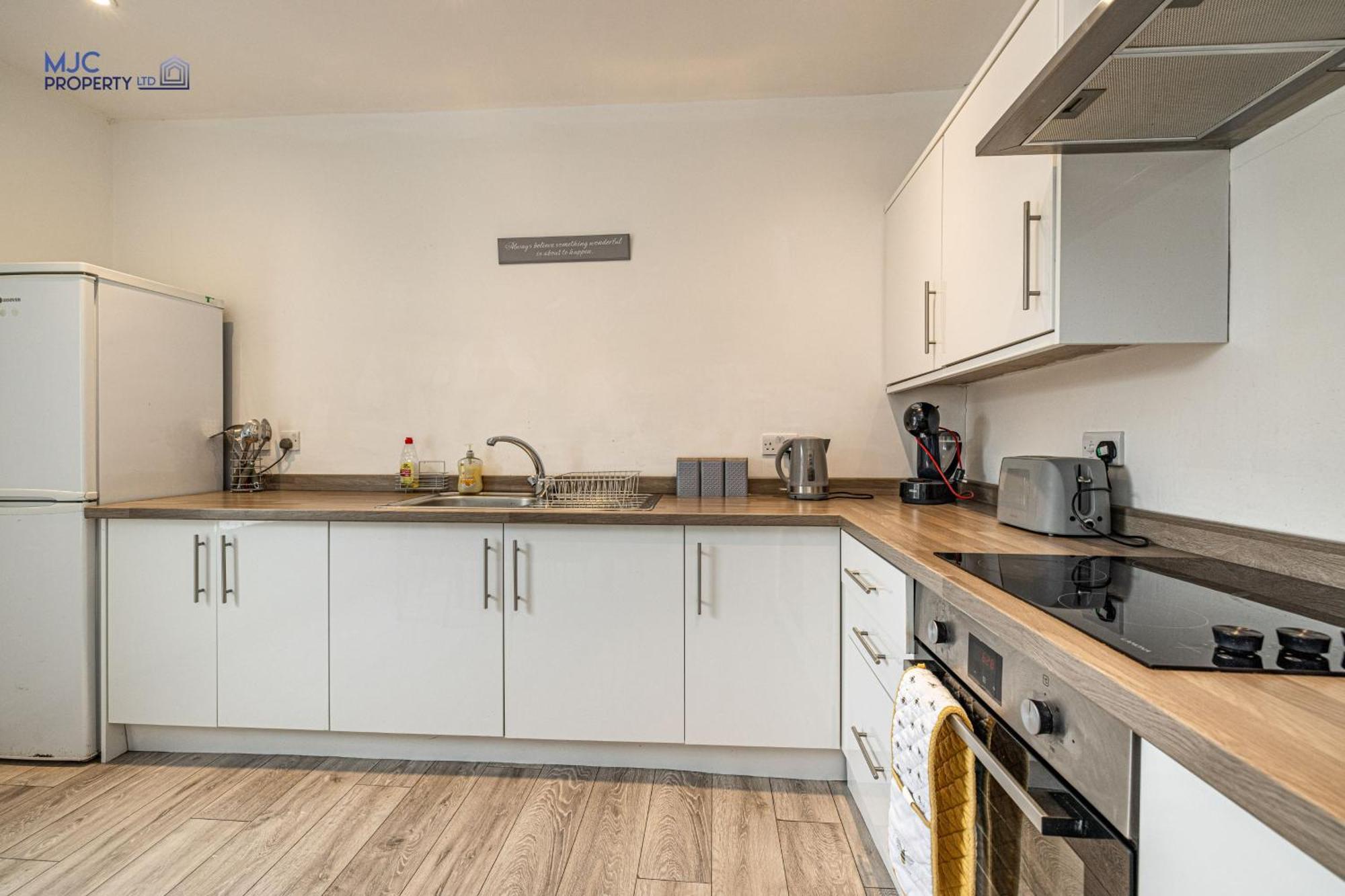 Town Centre Apartment Хоик Экстерьер фото