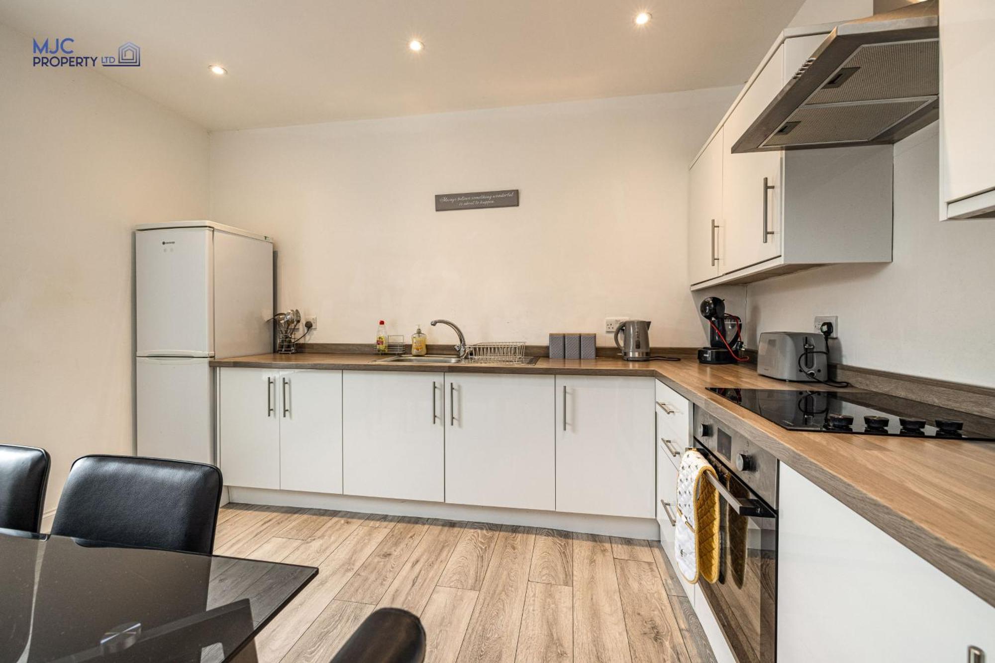 Town Centre Apartment Хоик Экстерьер фото