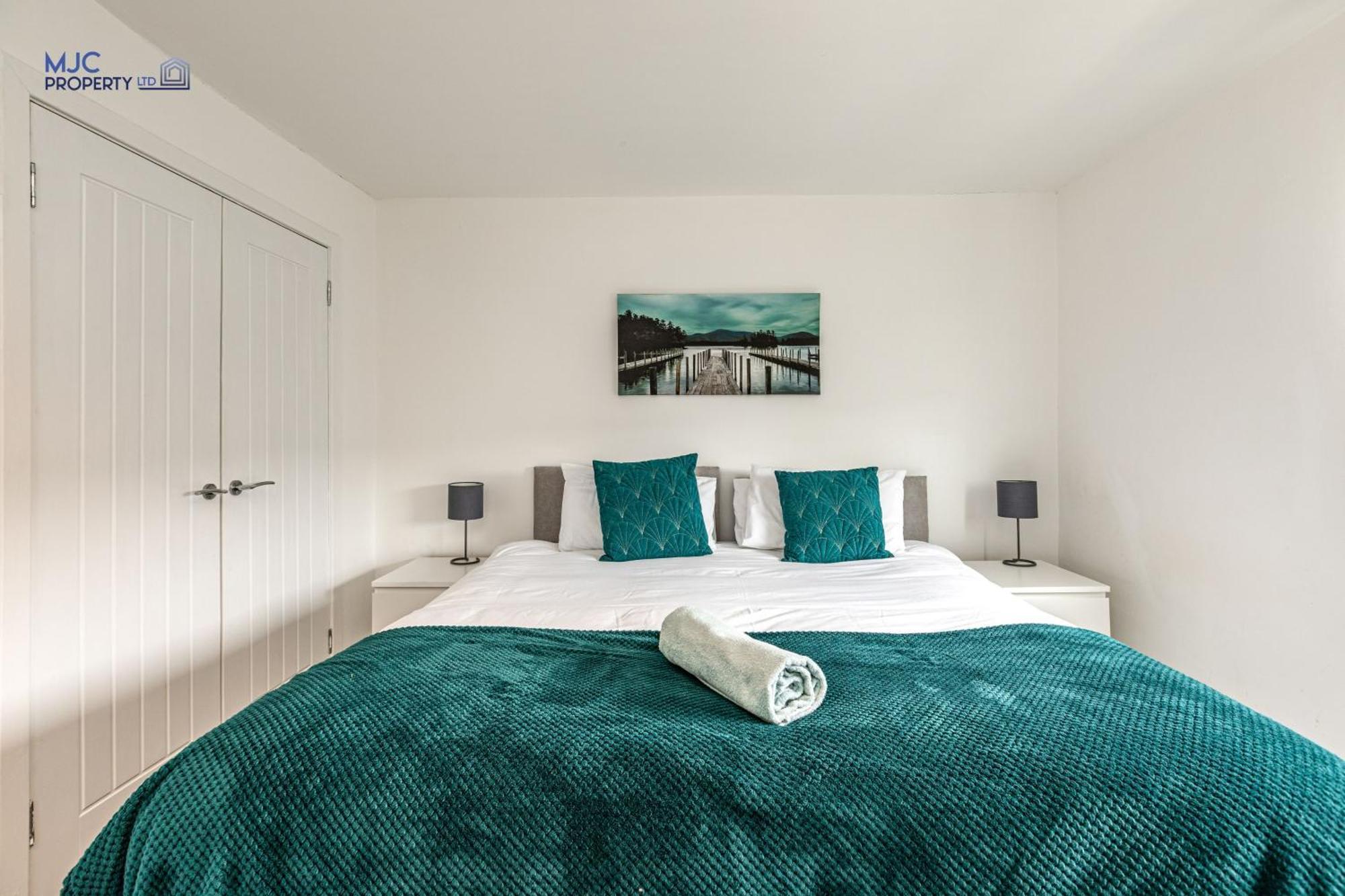 Town Centre Apartment Хоик Экстерьер фото