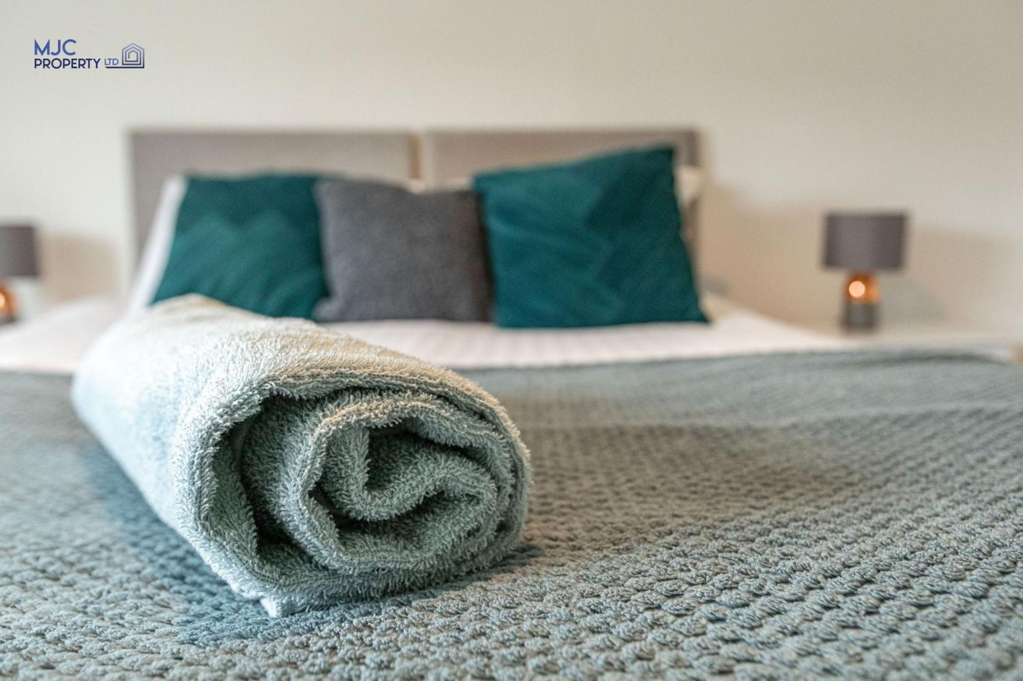 Town Centre Apartment Хоик Экстерьер фото