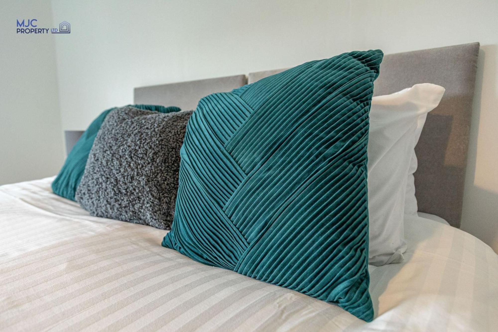 Town Centre Apartment Хоик Экстерьер фото
